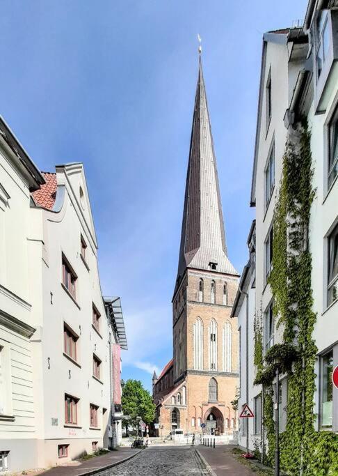 Ueber Den Daechern Der Altstadt Rostock Exterior foto